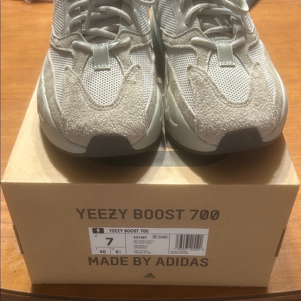 Adidas Yeezy Boost 700